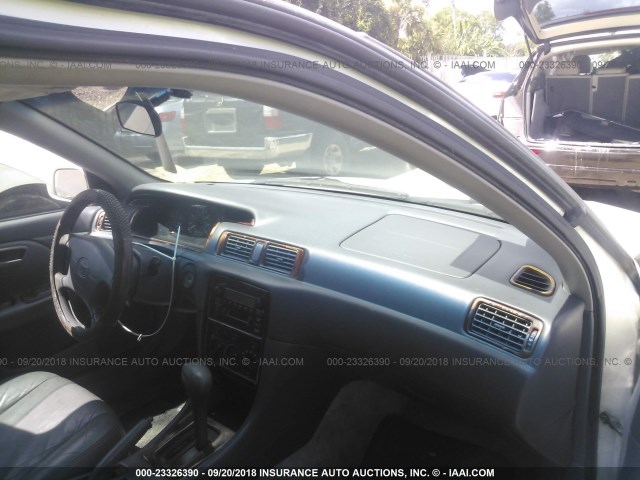 4T1BG22K51U808588 - 2001 TOYOTA CAMRY CE/LE/XLE 白色 照片 5