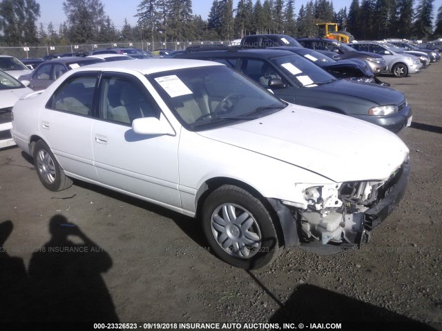 4T1BF22K31U967967 - 2001 TOYOTA CAMRY LE/XLE 白色 照片 1