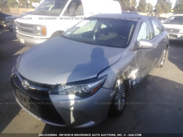 4T1BF1FK9FU024106 - 2015 TOYOTA CAMRY LE/XLE/SE/XSE 银色 照片 2