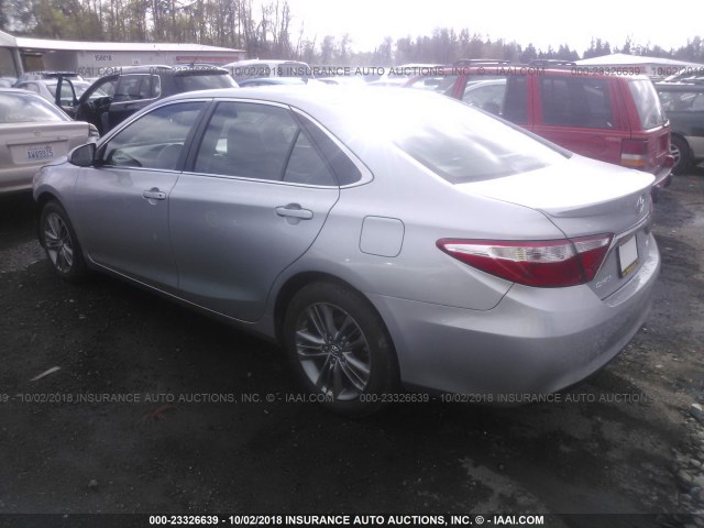 4T1BF1FK6FU495274 - 2015 TOYOTA CAMRY LE/XLE/SE/XSE 银色 照片 3