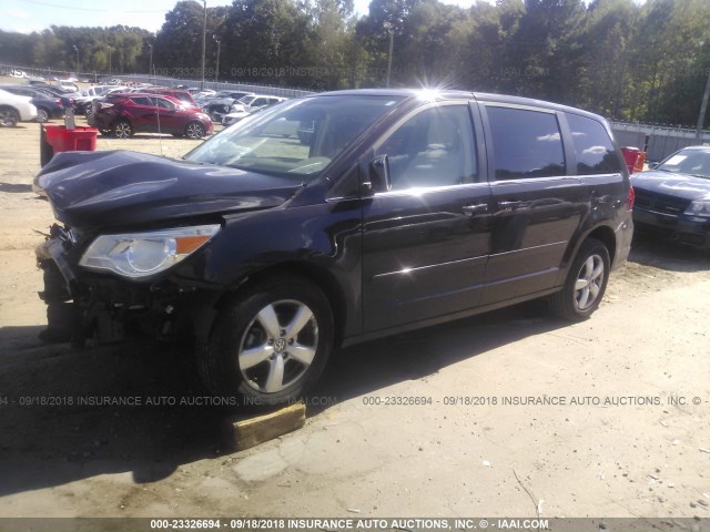 2V4RW3D10AR333242 - 2010 VOLKSWAGEN ROUTAN SE BLACK photo 2