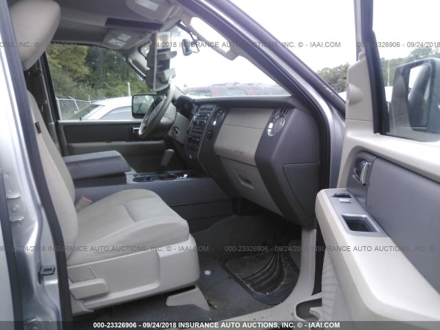 1FMJU1G57AEA93793 - 2010 FORD EXPEDITION XLT SILVER photo 5