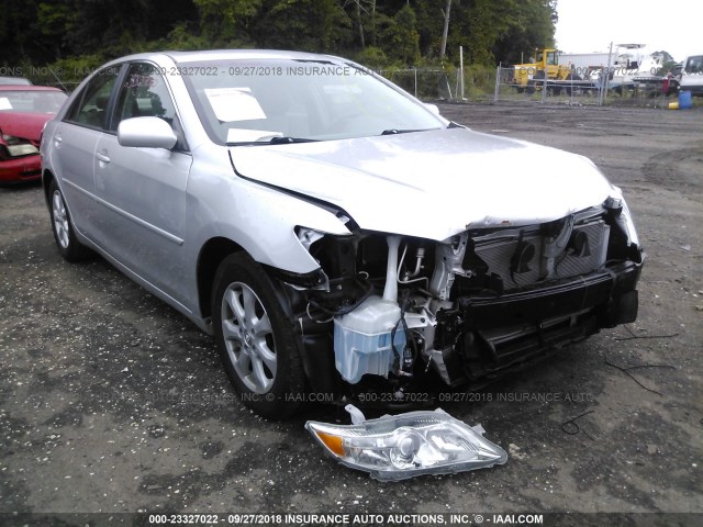 4T4BF3EK1BR180668 - 2011 TOYOTA CAMRY SE/LE/XLE 银色 照片 1