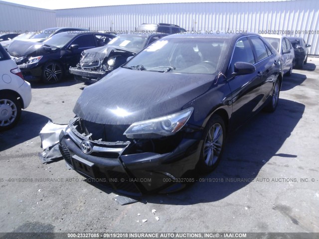 4T1BF1FK2FU872988 - 2015 TOYOTA CAMRY LE/XLE/SE/XSE 黑色 照片 2