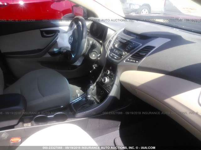 5NPDH4AE7GH791393 - 2016 HYUNDAI ELANTRA SE/SPORT/LIMITED 红色 照片 5