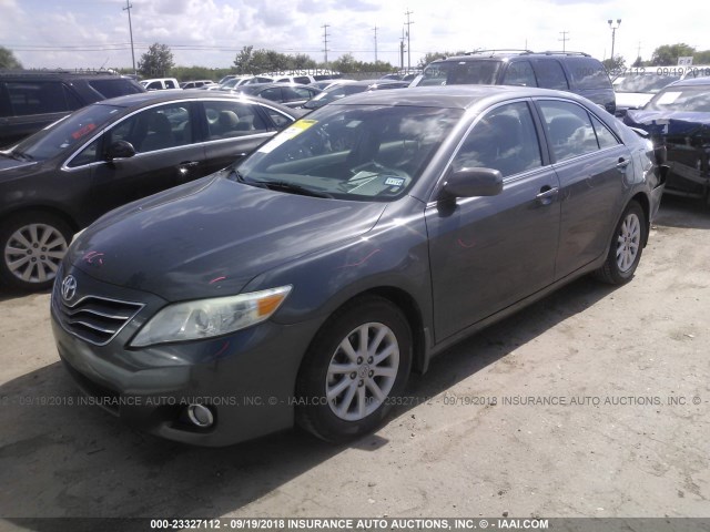 4T4BF3EK3AR068615 - 2010 TOYOTA CAMRY SE/LE/XLE 灰色 照片 2