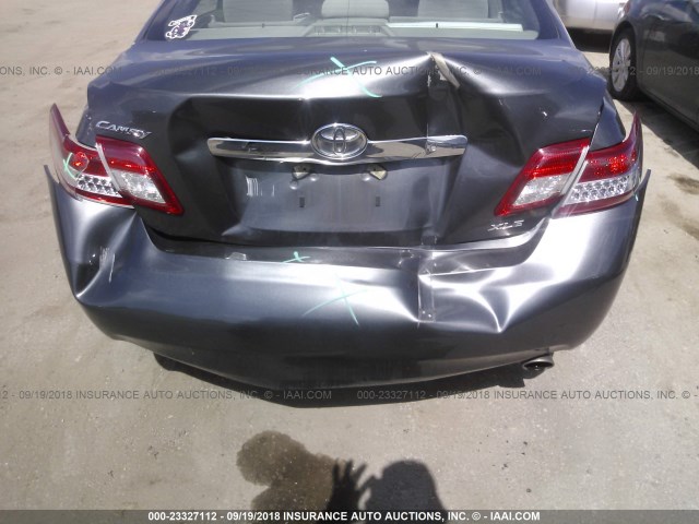 4T4BF3EK3AR068615 - 2010 TOYOTA CAMRY SE/LE/XLE 灰色 照片 6