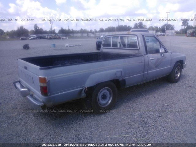 JT4RN55P5J7029160 - 1988 TOYOTA PICKUP 1/2 TON RN55 DLX GRAY photo 4