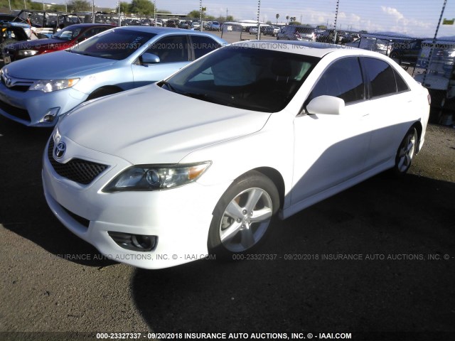 4T1BK3EK7BU631303 - 2011 TOYOTA CAMRY SE/LE/XLE 白色 照片 2