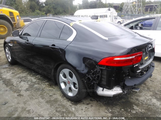 SAJAR4BG6HA971460 - 2017 JAGUAR XE Schwarz Foto 3