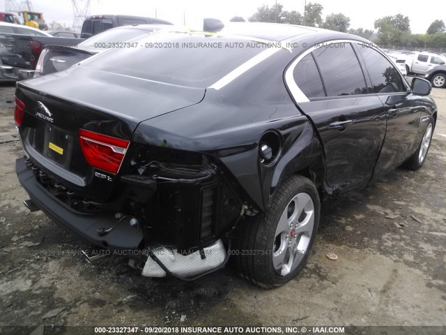 SAJAR4BG6HA971460 - 2017 JAGUAR XE Schwarz Foto 4