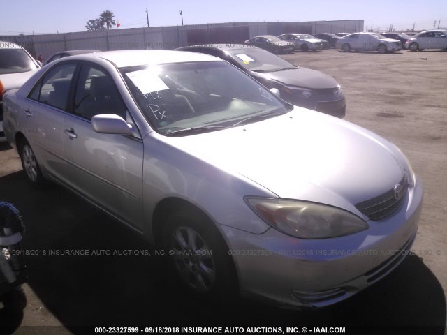 JTDBF32K520010341 - 2002 TOYOTA CAMRY LE/XLE/SE Gümüş foto 1