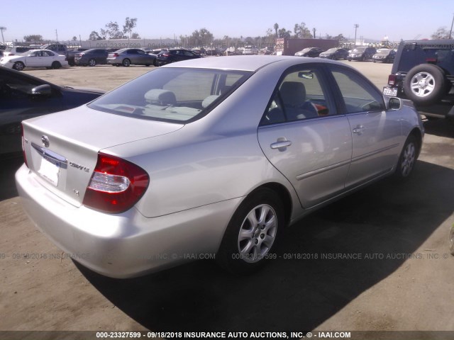JTDBF32K520010341 - 2002 TOYOTA CAMRY LE/XLE/SE Gümüş foto 4