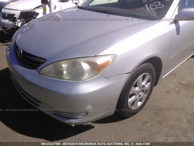 JTDBF32K520010341 - 2002 TOYOTA CAMRY LE/XLE/SE Gümüş foto 6