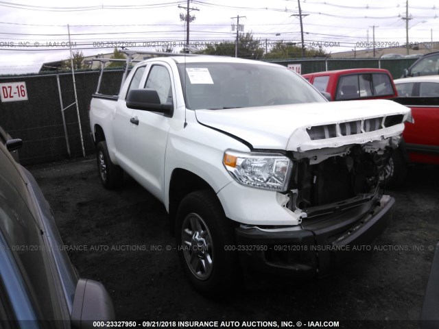5TFUM5F11HX069723 - 2017 TOYOTA TUNDRA DOUBLE CAB SR/SR5 WHITE photo 1