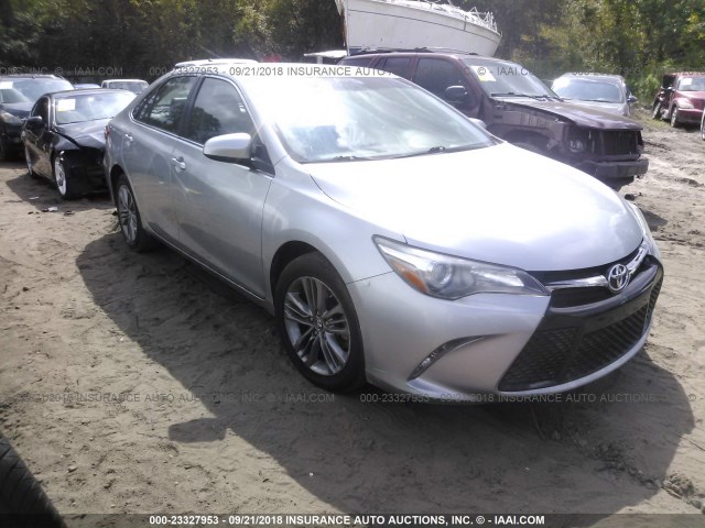 4T1BF1FK5FU881894 - 2015 TOYOTA CAMRY LE/XLE/SE/XSE 银色 照片 1