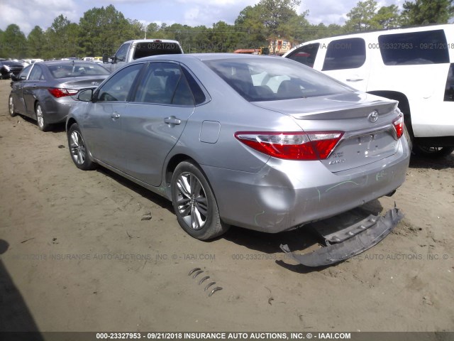 4T1BF1FK5FU881894 - 2015 TOYOTA CAMRY LE/XLE/SE/XSE 银色 照片 3