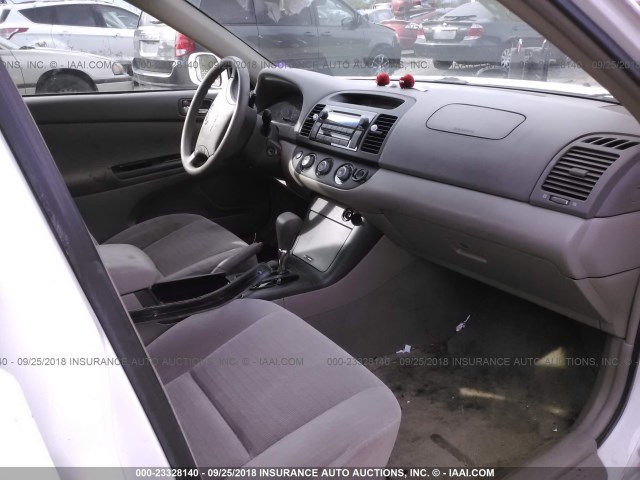 4T1BE32K45U594985 - 2005 TOYOTA CAMRY LE/XLE/SE Ақ фото 5