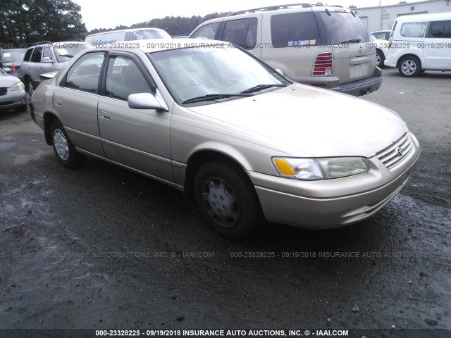 JT2BG22K7W0167388 - 1998 TOYOTA CAMRY CE/LE/XLE 金色 照片 1