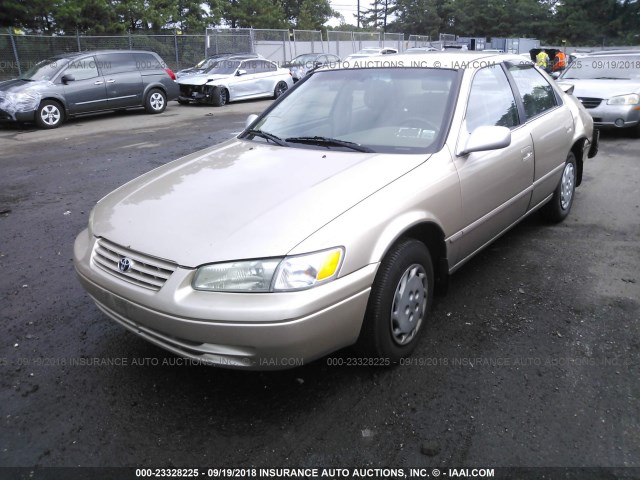 JT2BG22K7W0167388 - 1998 TOYOTA CAMRY CE/LE/XLE 金色 照片 2