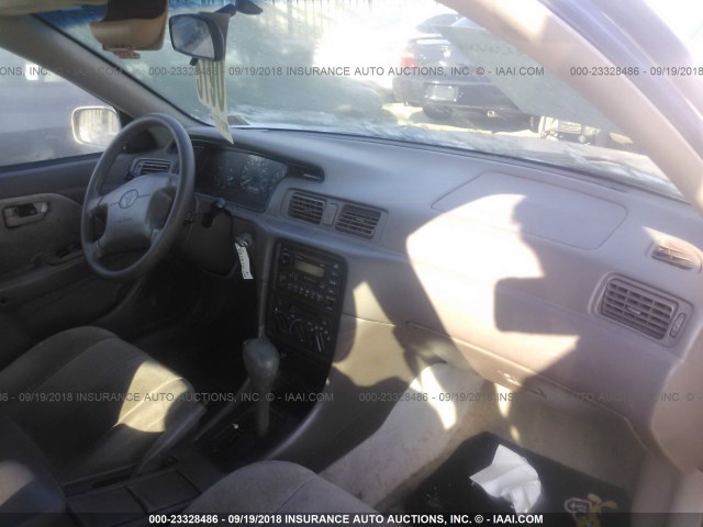4T1BG22K7XU442299 - 1999 TOYOTA CAMRY CE/LE/XLE 金色 照片 5