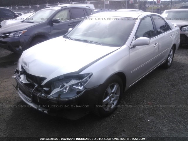 4T1BE32K25U518813 - 2005 TOYOTA CAMRY LE/XLE/SE Күміс фото 2
