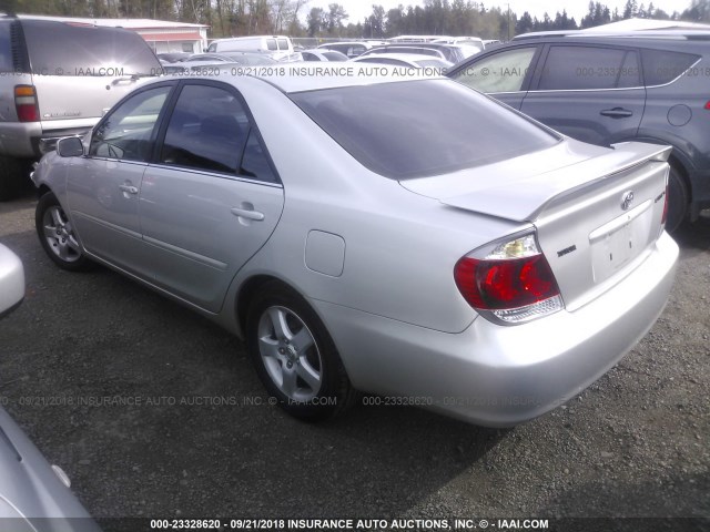 4T1BE32K25U518813 - 2005 TOYOTA CAMRY LE/XLE/SE Күміс фото 3