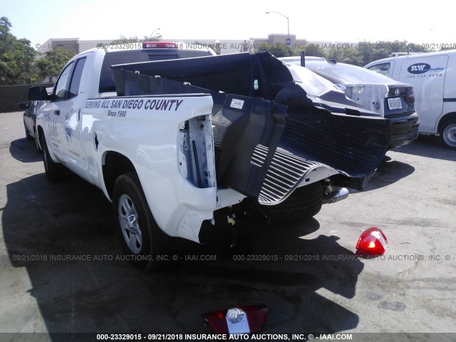 5TFRY5F12JX232332 - 2018 TOYOTA TUNDRA DOUBLE CAB SR/SR5 WHITE photo 3