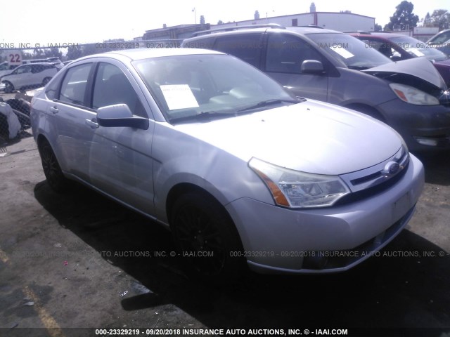 1FAHP36N09W116866 - 2009 FORD FOCUS SES SILVER photo 1