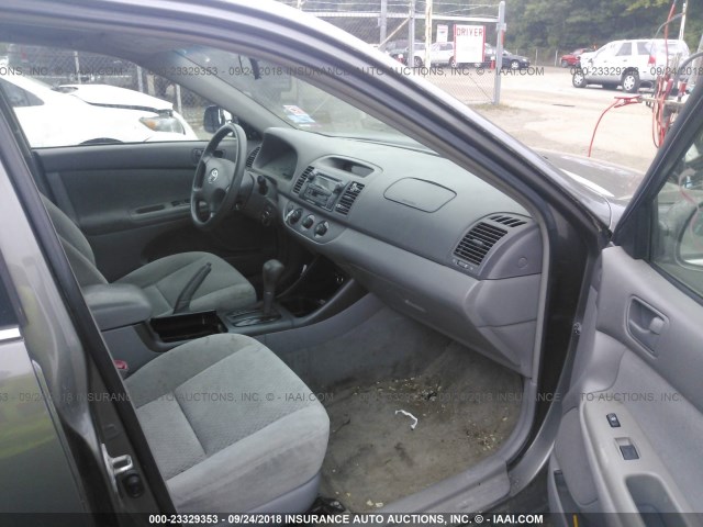 4T1BE32K94U815544 - 2004 TOYOTA CAMRY LE/XLE/SE Сұр фото 5