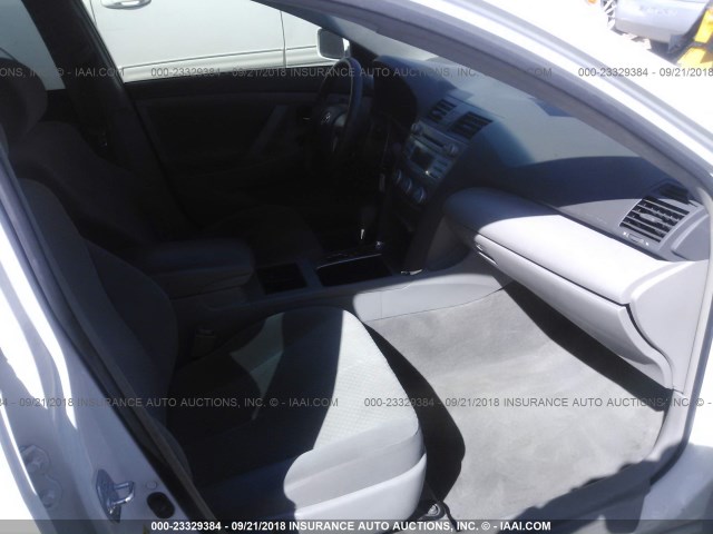 JTNBE46K773082470 - 2007 TOYOTA CAMRY NEW GENERAT CE/LE/XLE/SE WHITE photo 5
