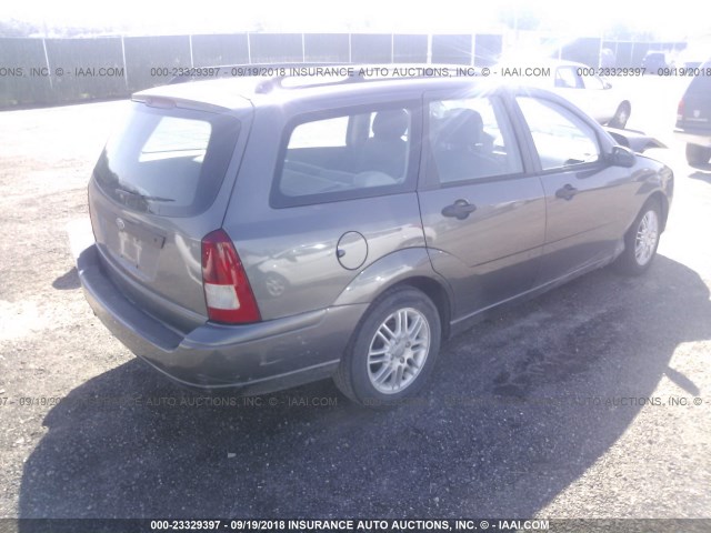 1FAFP36N45W153193 - 2005 FORD FOCUS ZXW GRAY photo 4