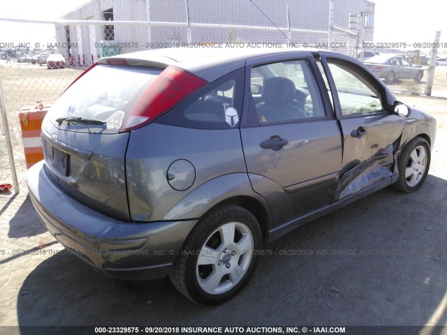 1FAFP37N37W141957 - 2007 FORD FOCUS ZX5/S/SE/SES GRAY photo 4