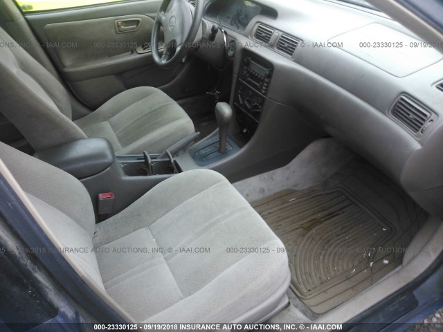 JT2BG22K0Y0466370 - 2000 TOYOTA CAMRY CE/LE/XLE 浅蓝色 照片 5