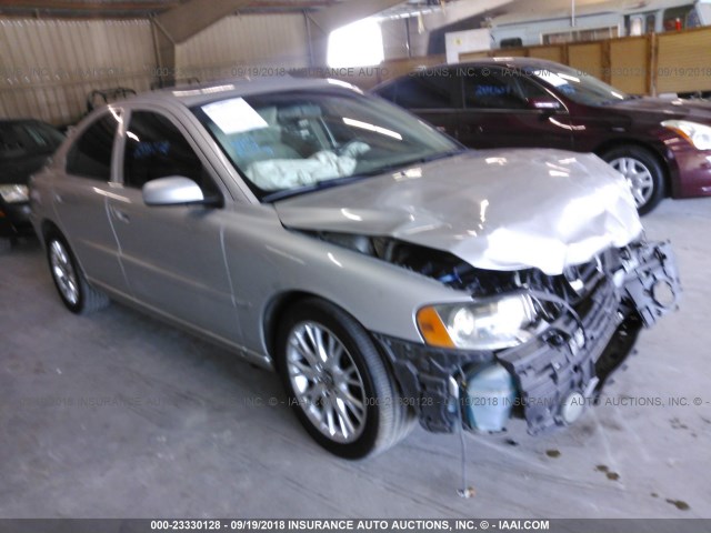 YV1RS547952456297 - 2005 VOLVO S60 T5 SILVER photo 1