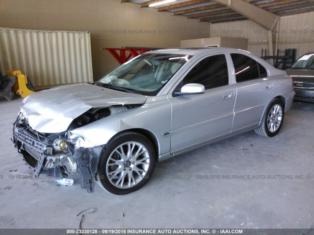 YV1RS547952456297 - 2005 VOLVO S60 T5 SILVER photo 2