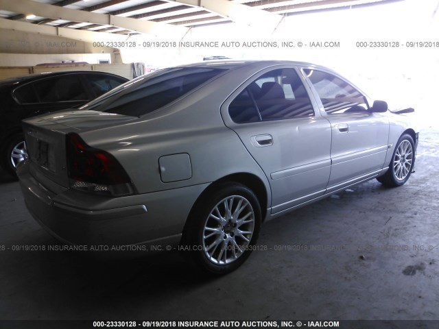 YV1RS547952456297 - 2005 VOLVO S60 T5 SILVER photo 4