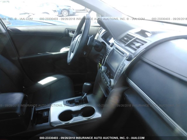 4T1BF1FK6EU465643 - 2014 TOYOTA CAMRY L/SE/LE/XLE 白色 照片 5