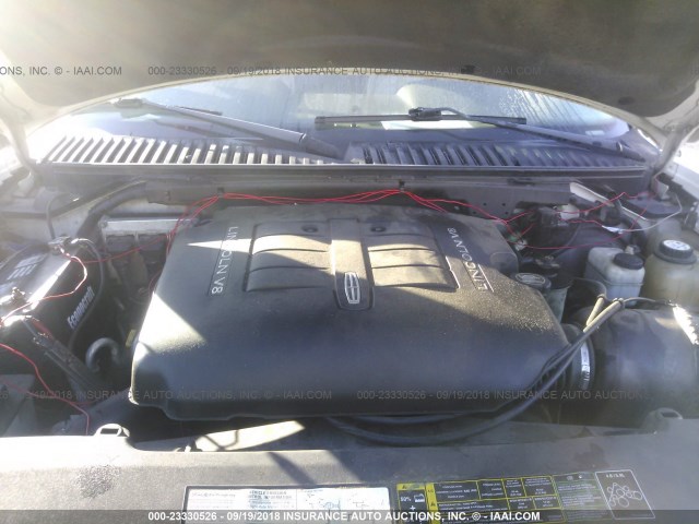 5LMFU27R54LJ42193 - 2004 LINCOLN NAVIGATOR Blanc photo 10
