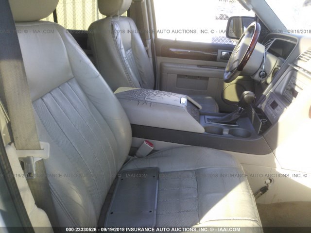 5LMFU27R54LJ42193 - 2004 LINCOLN NAVIGATOR Blanc photo 5