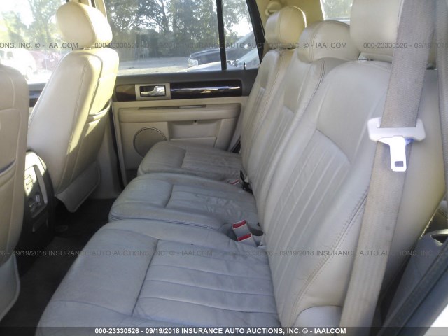 5LMFU27R54LJ42193 - 2004 LINCOLN NAVIGATOR Blanc photo 8