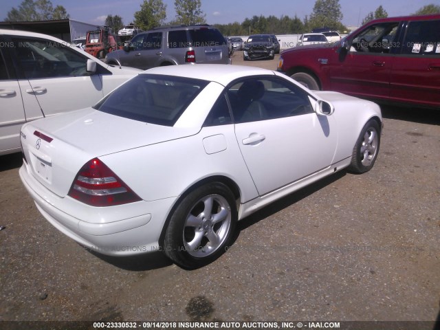 WDBKK65F81F172745 - 2001 MERCEDES-BENZ SLK 320 WHITE photo 4