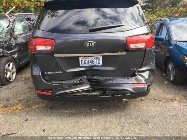 KNDMB5C13J6409721 - 2018 KIA SEDONA LX GRAY photo 15