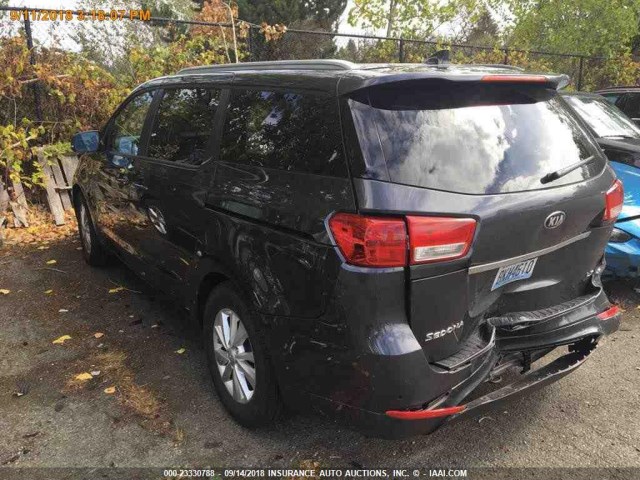 KNDMB5C13J6409721 - 2018 KIA SEDONA LX GRAY photo 17