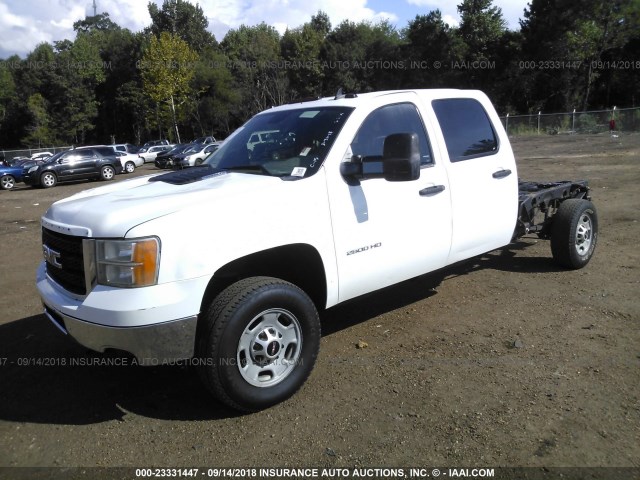 1GT12ZCG9EF140743 - 2014 GMC SIERRA K2500 HEAVY DUTY WHITE photo 2