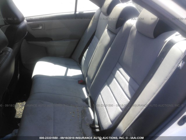 4T1BF1FK7HU335116 - 2017 TOYOTA CAMRY LE/XLE/SE/XSE WHITE photo 8