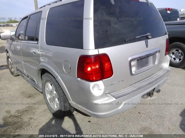 5LMFU27R23LJ17864 - 2003 LINCOLN NAVIGATOR Silber Foto 3