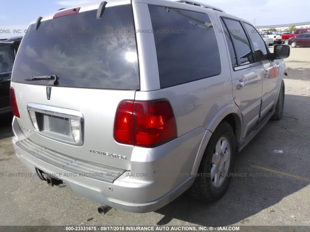 5LMFU27R23LJ17864 - 2003 LINCOLN NAVIGATOR Silber Foto 4