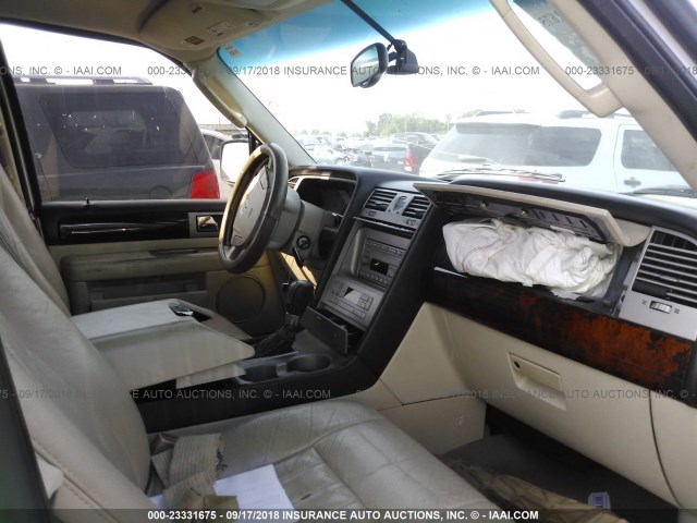 5LMFU27R23LJ17864 - 2003 LINCOLN NAVIGATOR Silber Foto 5