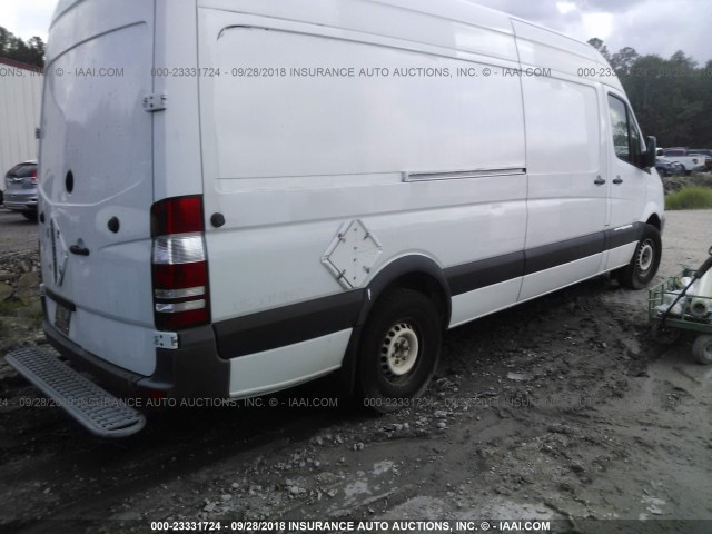 WD3PE8CB5C5671841 - 2012 MERCEDES-BENZ SPRINTER 2500 WHITE photo 4